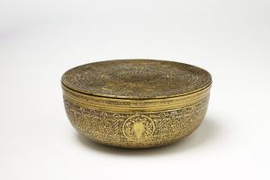 Lidded bowl, brass with silver inlay and 'arabesque' pattern, Damascus, 1500-1550